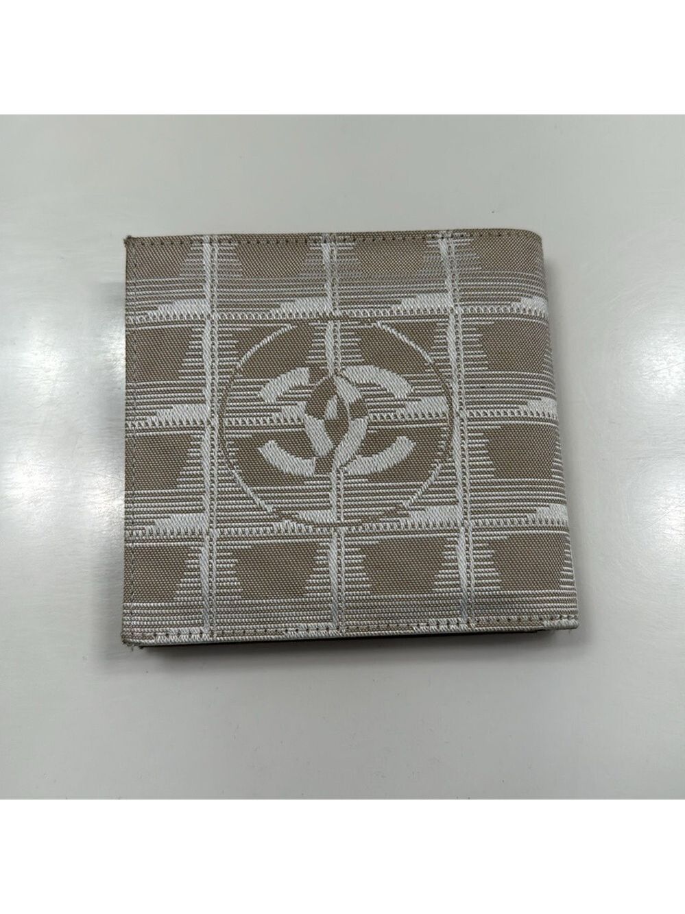 Chanel - Cloth Bifold wallet - great condition AUTHENTIC - Picture 8 of 15